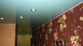 Натяжной потолок в прихожей